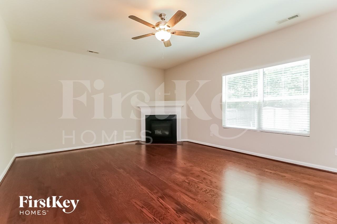 6328 Bunker Hill Dr - Photo 3 of 15
