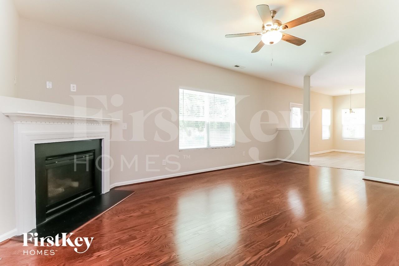 6328 Bunker Hill Dr - Photo 4 of 15