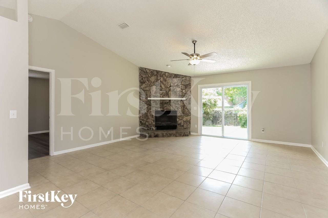 1666 Ponderosa Pine Dr W - Photo 4 of 15
