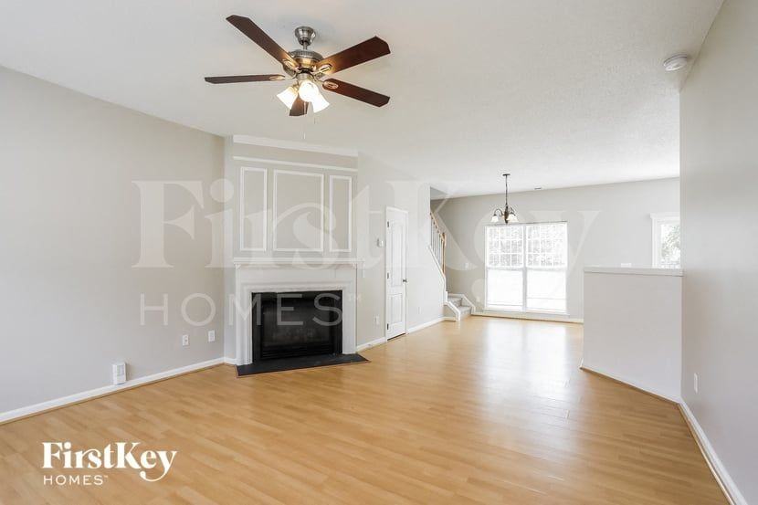 5521 Scenic Brook Ln - Photo 3 of 15
