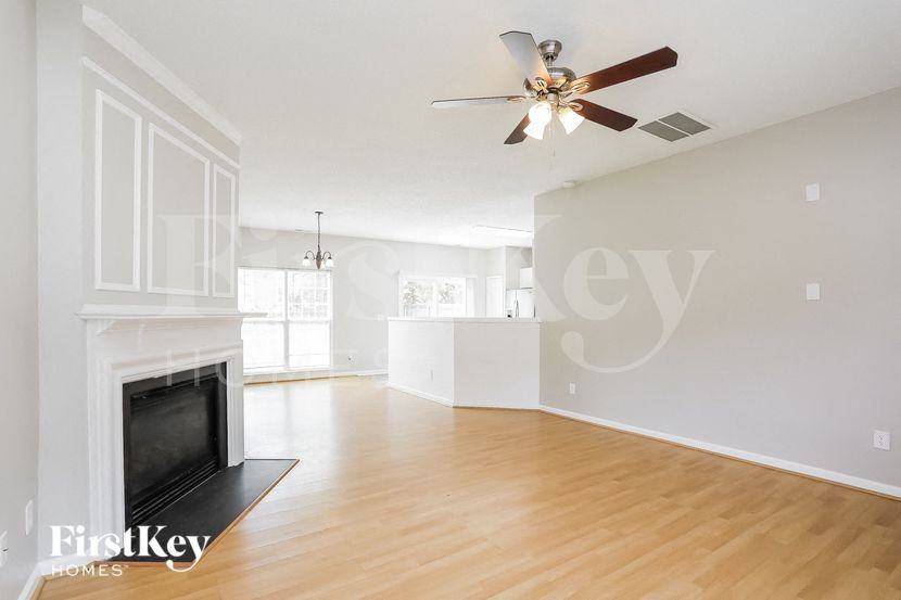 5521 Scenic Brook Ln - Photo 4 of 15