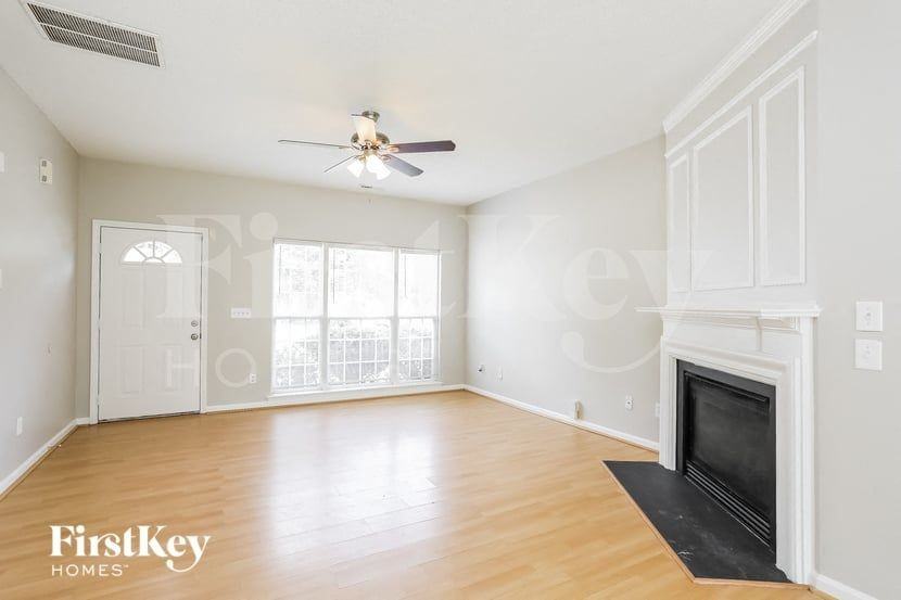 5521 Scenic Brook Ln - Photo 5 of 15