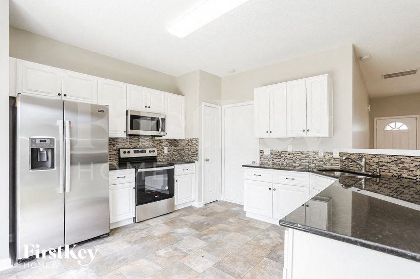 5521 Scenic Brook Ln - Photo 7 of 15