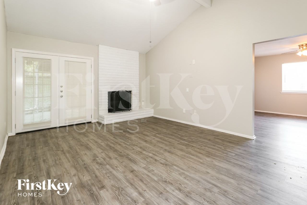 4439 Algernon Dr - Photo 3 of 16