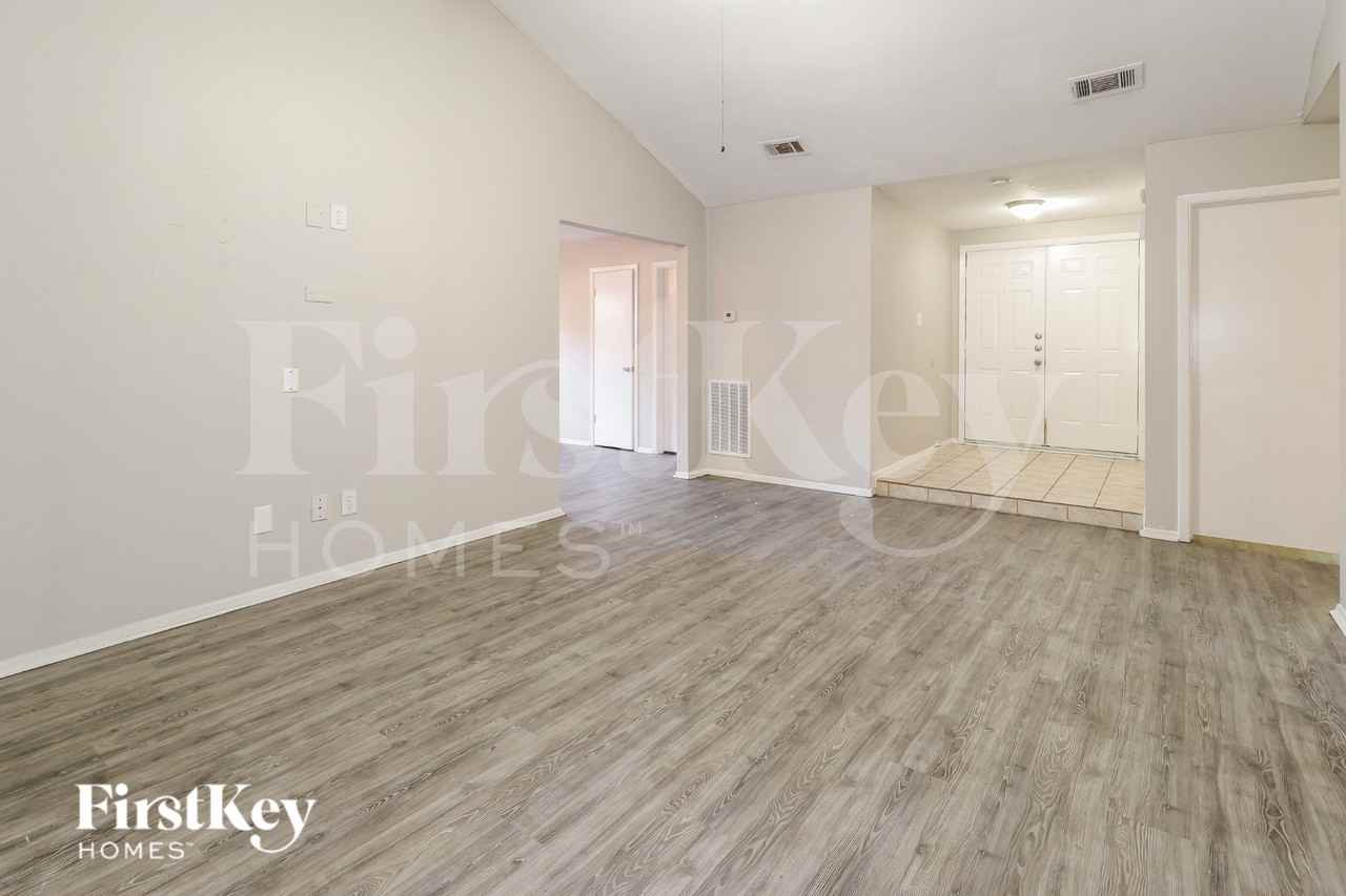 4439 Algernon Dr - Photo 4 of 16