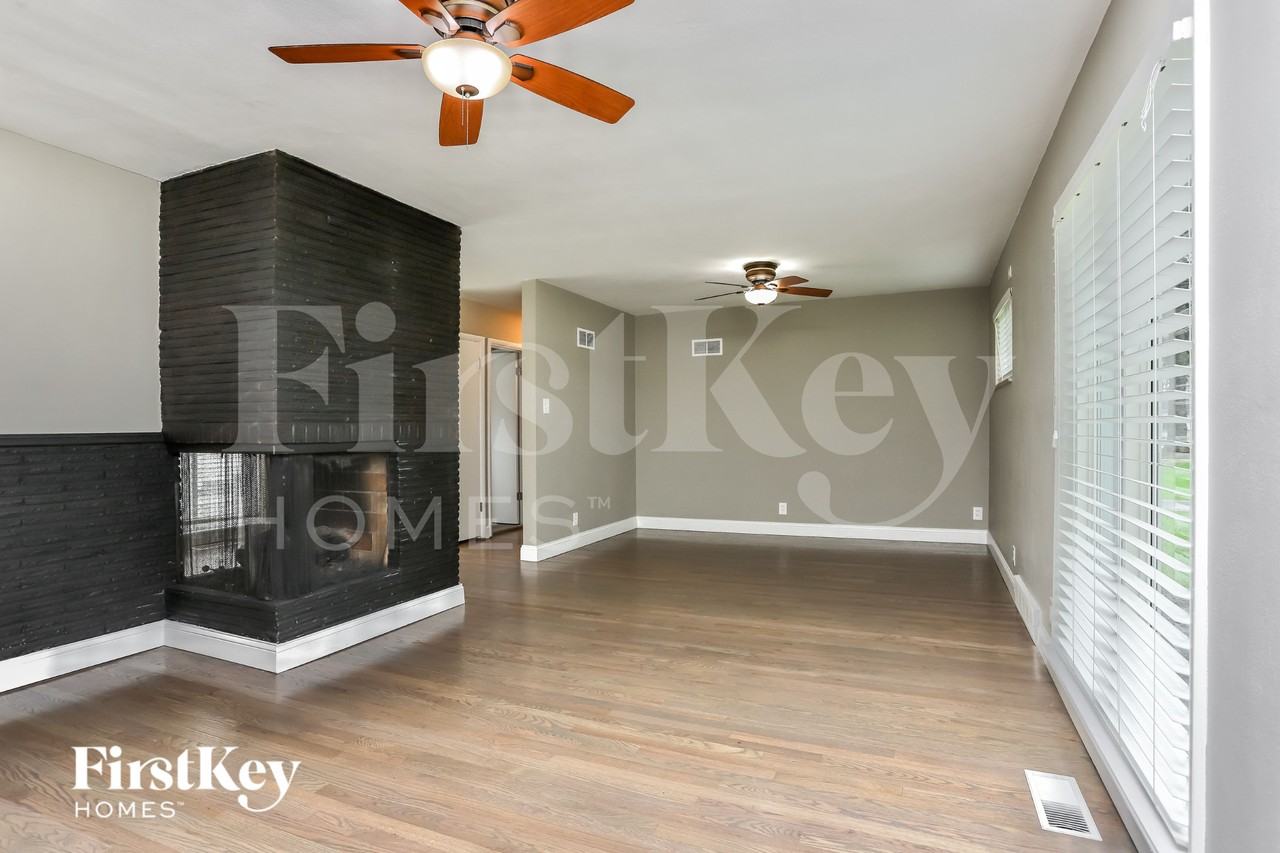 11862 Kramper Ln - Photo 4 of 15