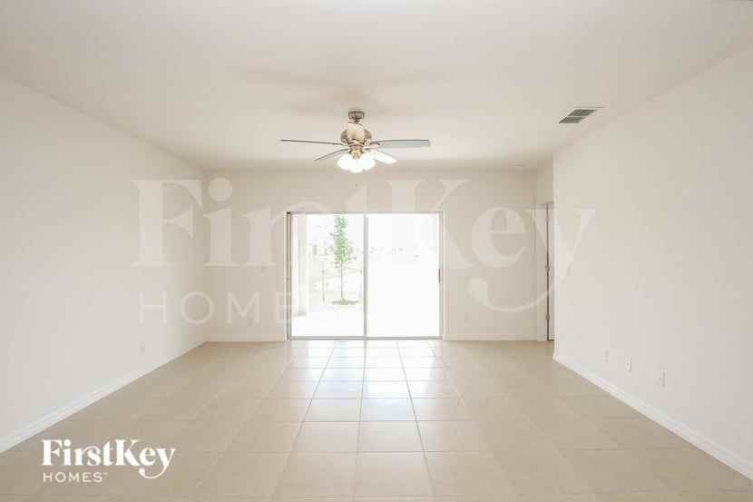 5086 Royal Point Ave - Photo 2 of 15