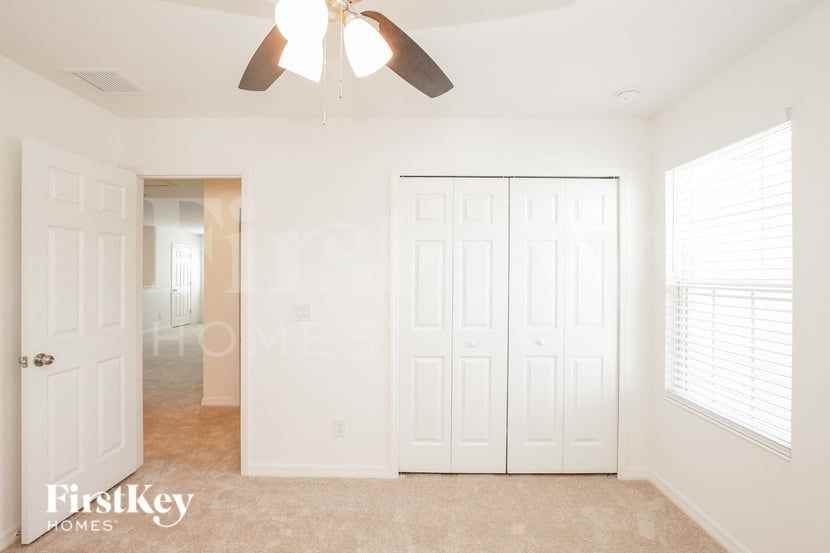 5086 Royal Point Ave - Photo 5 of 15