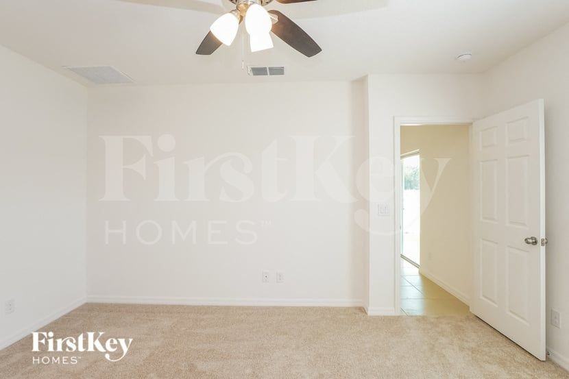 5086 Royal Point Ave - Photo 6 of 15