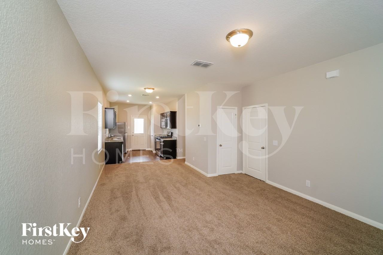 13505 Sunrise Mdw - Photo 4 of 15