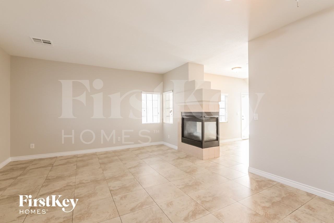 2465 Belt Buckley Dr - Photo 3 of 15