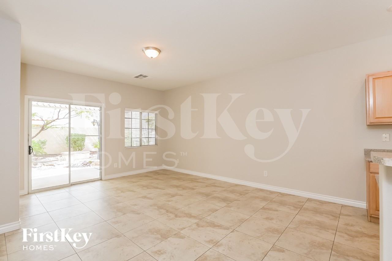 2465 Belt Buckley Dr - Photo 4 of 15