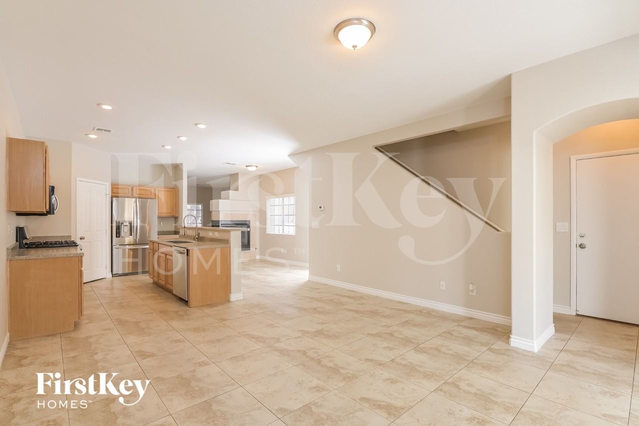 2465 Belt Buckley Dr - Photo 5 of 15