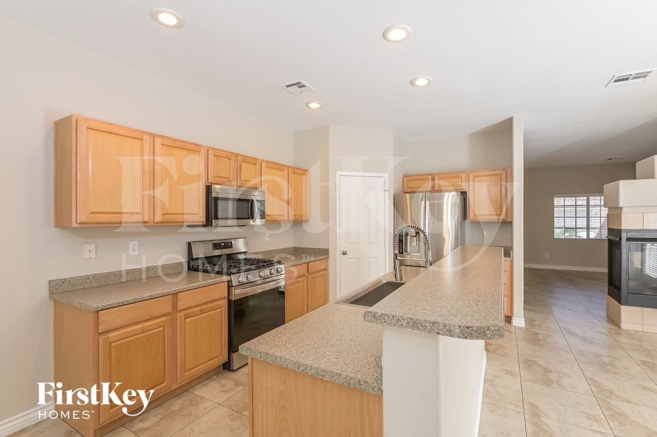2465 Belt Buckley Dr - Photo 6 of 15