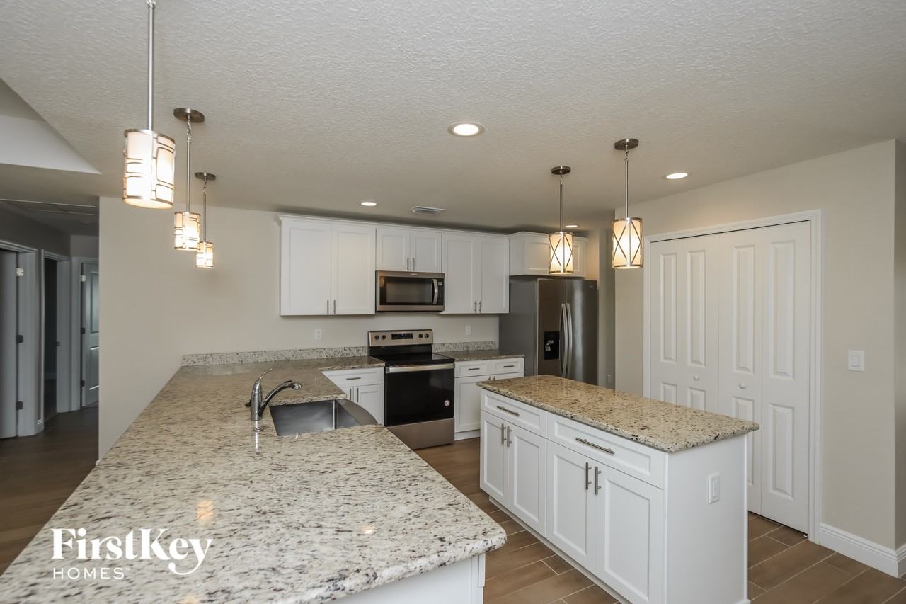 249 Bordeaux Ave Ne - Photo 6 of 15