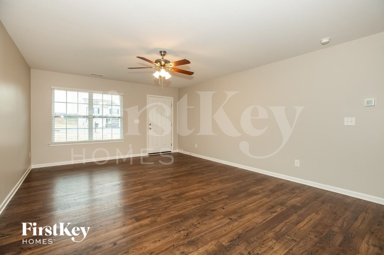 1512 Summer View Ln - Photo 3 of 15