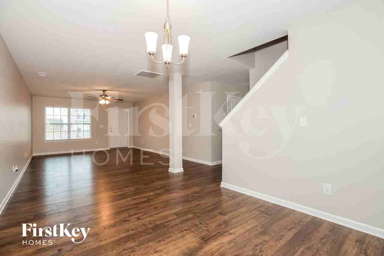 1512 Summer View Ln - Photo 5 of 15