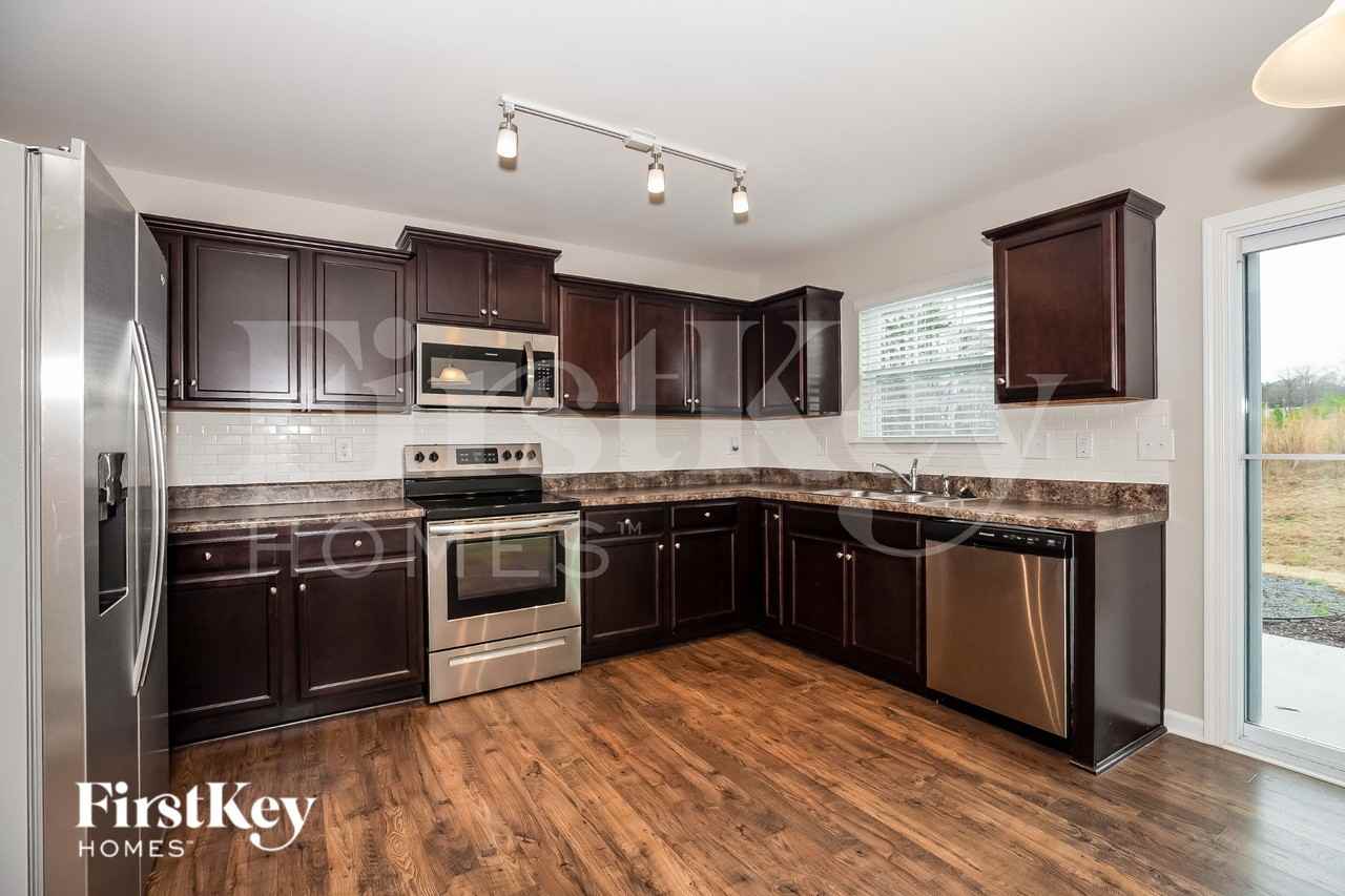 1512 Summer View Ln - Photo 7 of 15