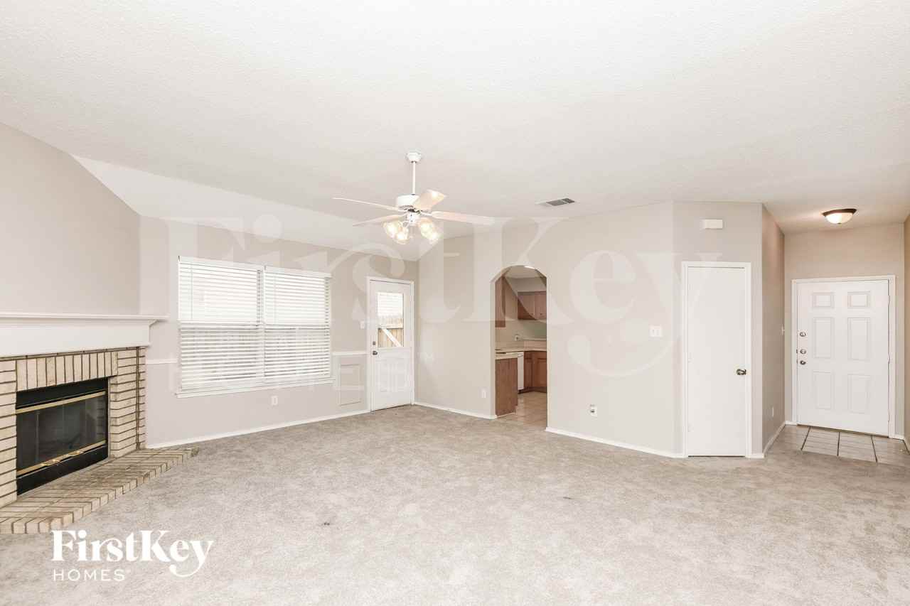 2529 Rivers Edge Dr - Photo 3 of 15