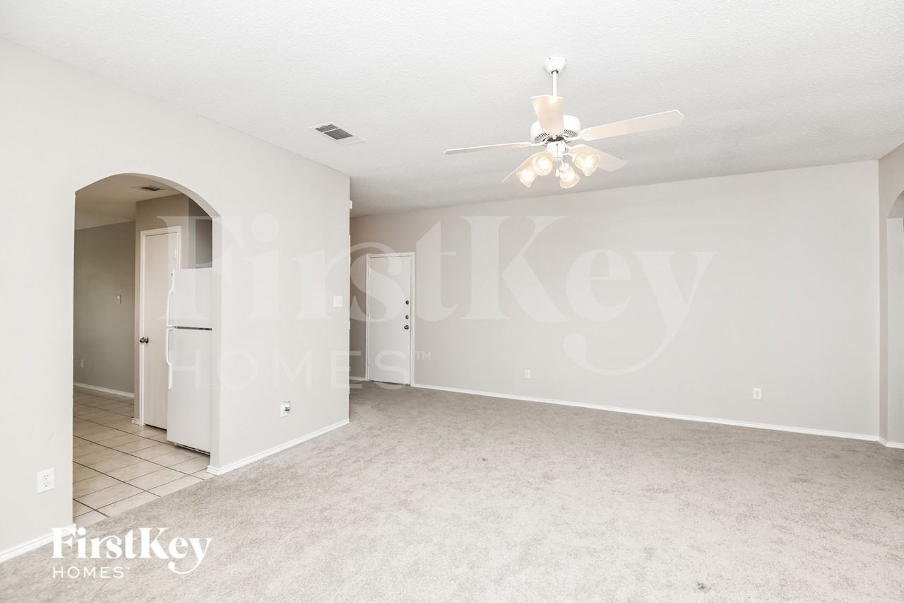 2529 Rivers Edge Dr - Photo 4 of 15