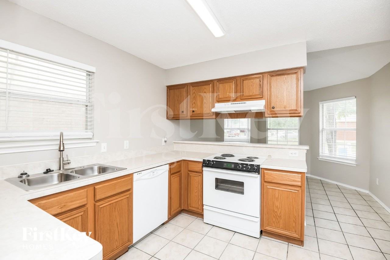 2529 Rivers Edge Dr - Photo 6 of 15