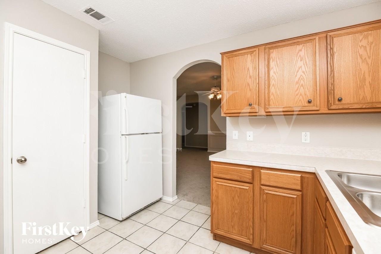 2529 Rivers Edge Dr - Photo 7 of 15