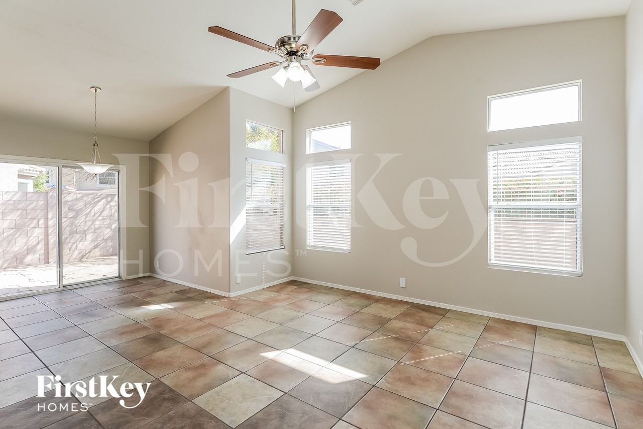 6648 E Russell St - Photo 4 of 16