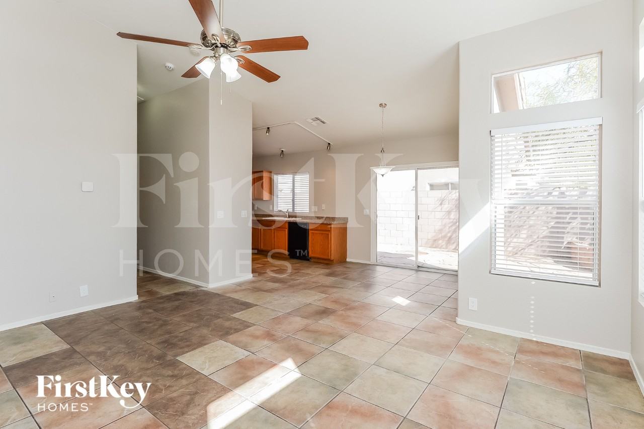 6648 E Russell St - Photo 5 of 16