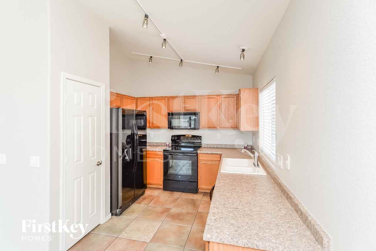 6648 E Russell St - Photo 6 of 16