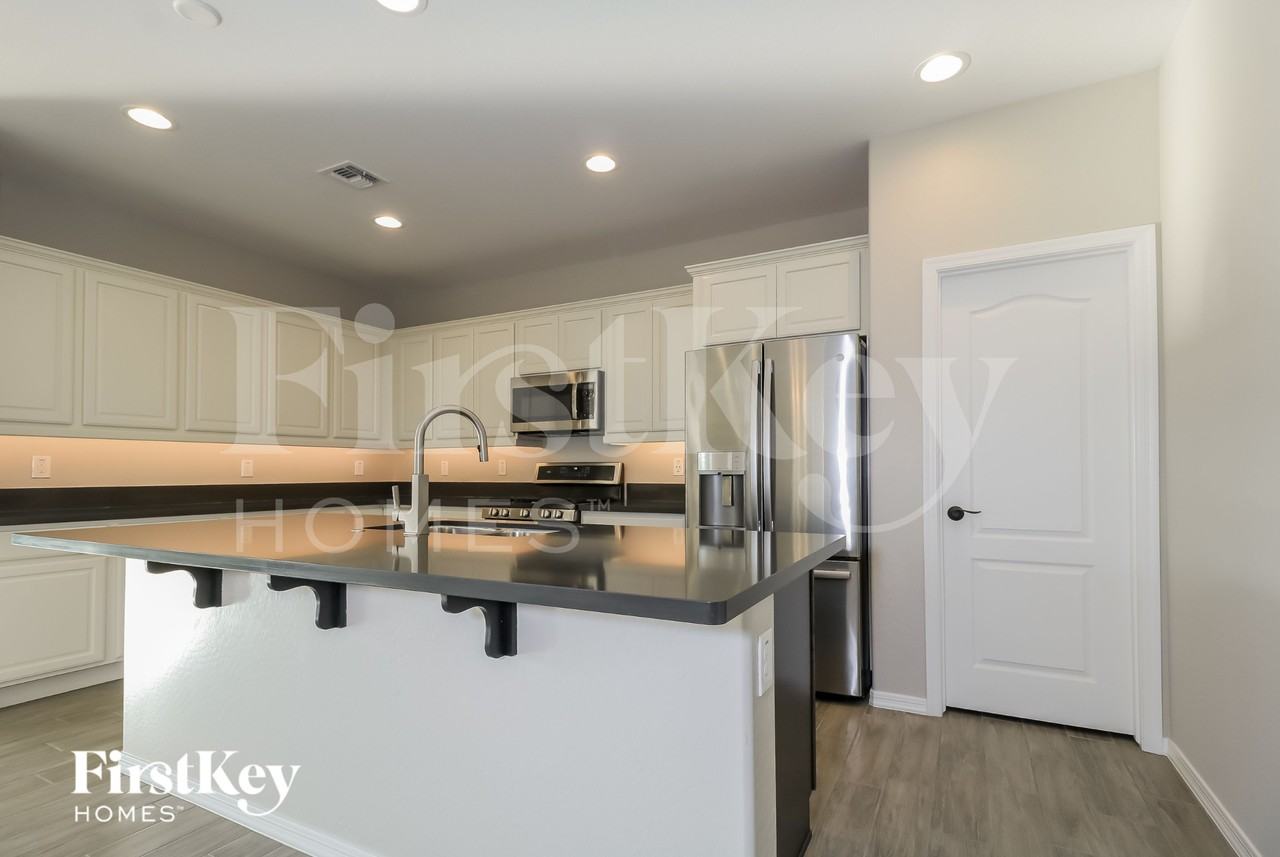 8411 S 164th Dr - Photo 6 of 15