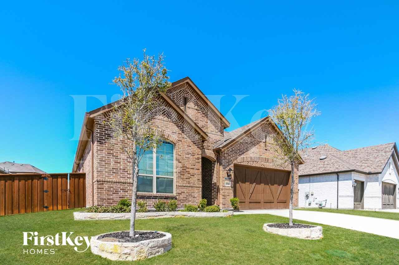 1714 Voltera Dr - Photo 2 of 15