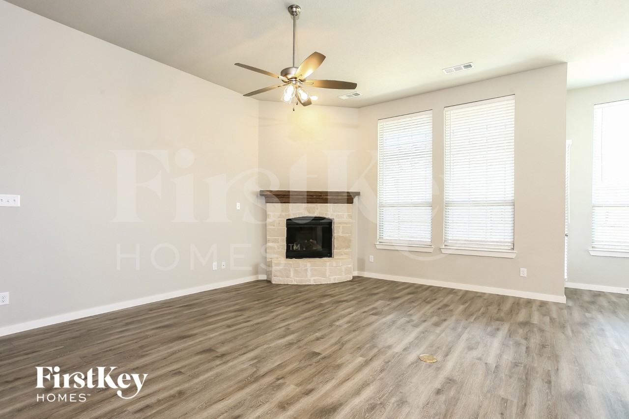 1714 Voltera Dr - Photo 3 of 15