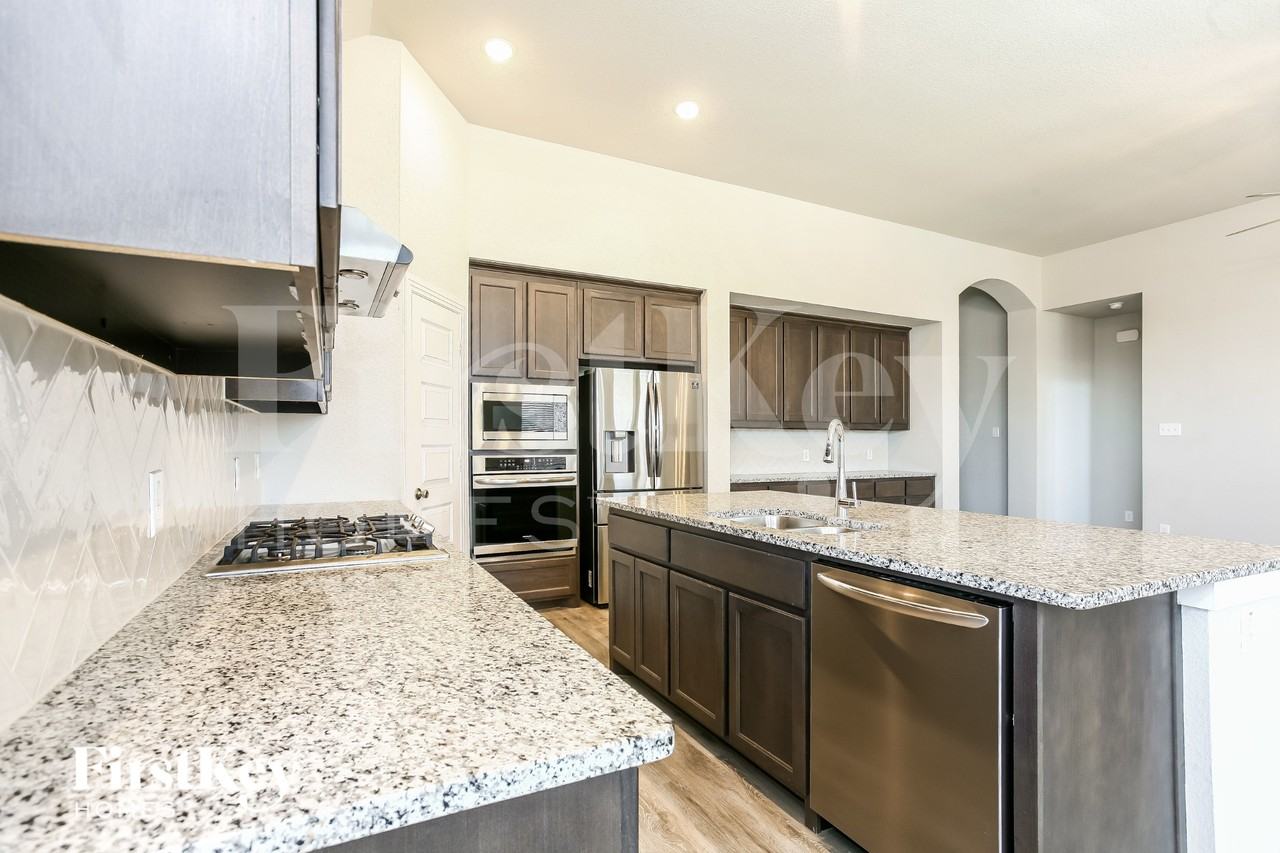 1714 Voltera Dr - Photo 7 of 15