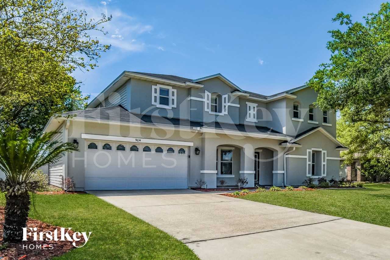 9634 Hazel Lake Dr - Photo 2 of 15