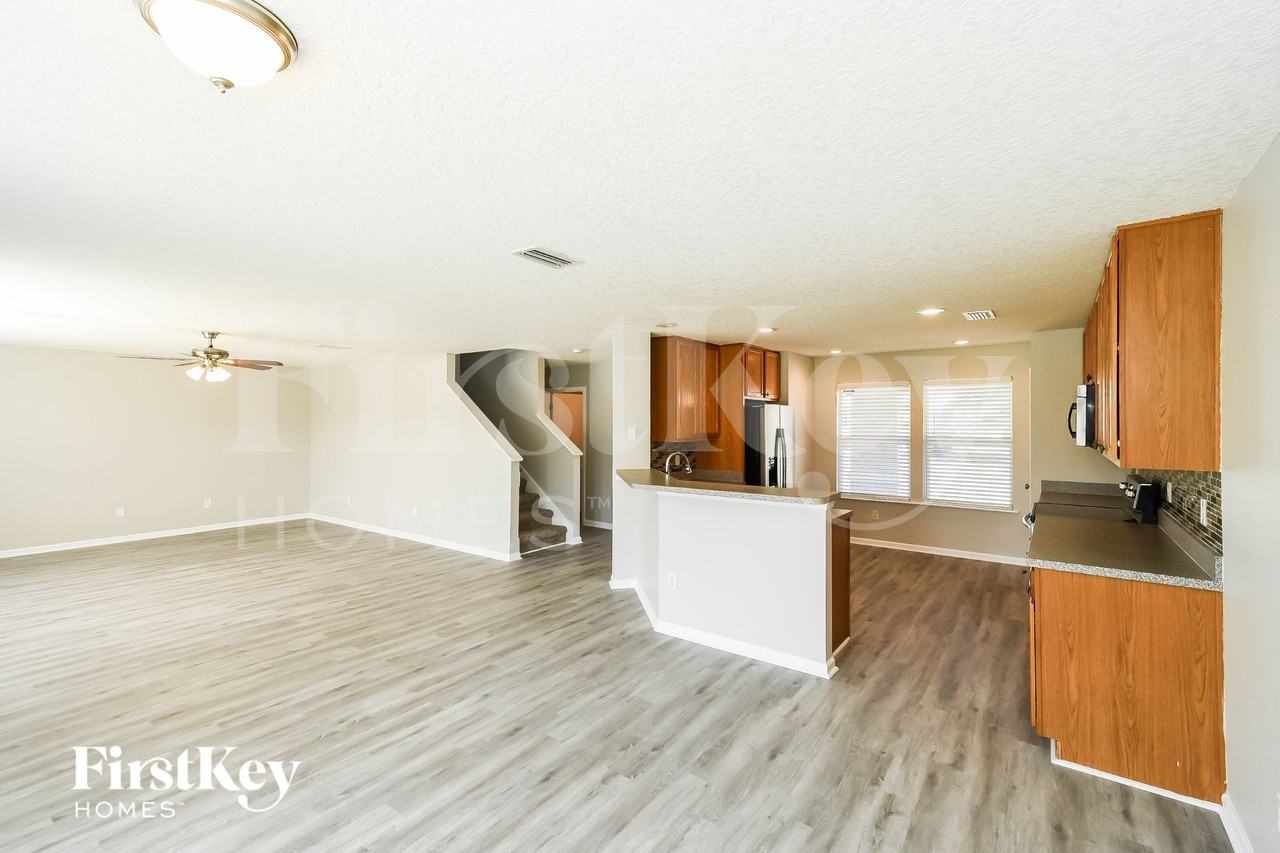 9634 Hazel Lake Dr - Photo 3 of 15