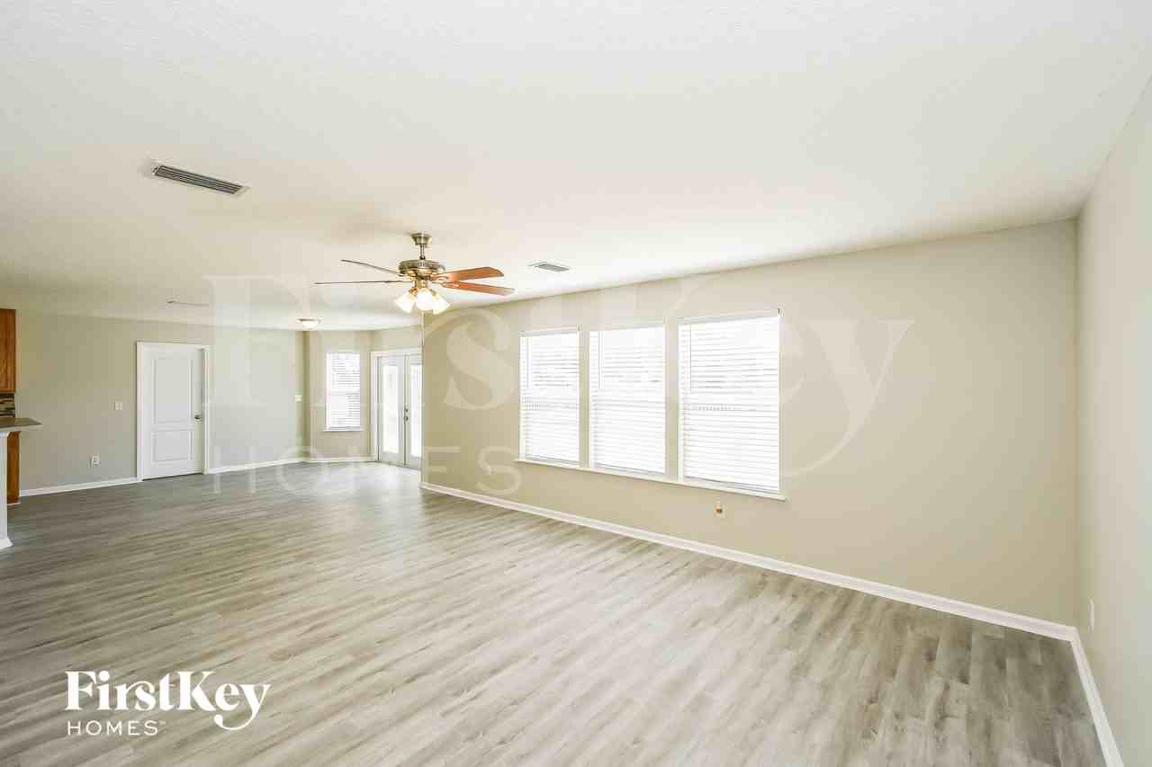 9634 Hazel Lake Dr - Photo 4 of 15