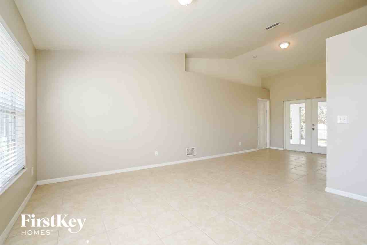 1828 Sw 3rd Pl - Photo 2 of 15