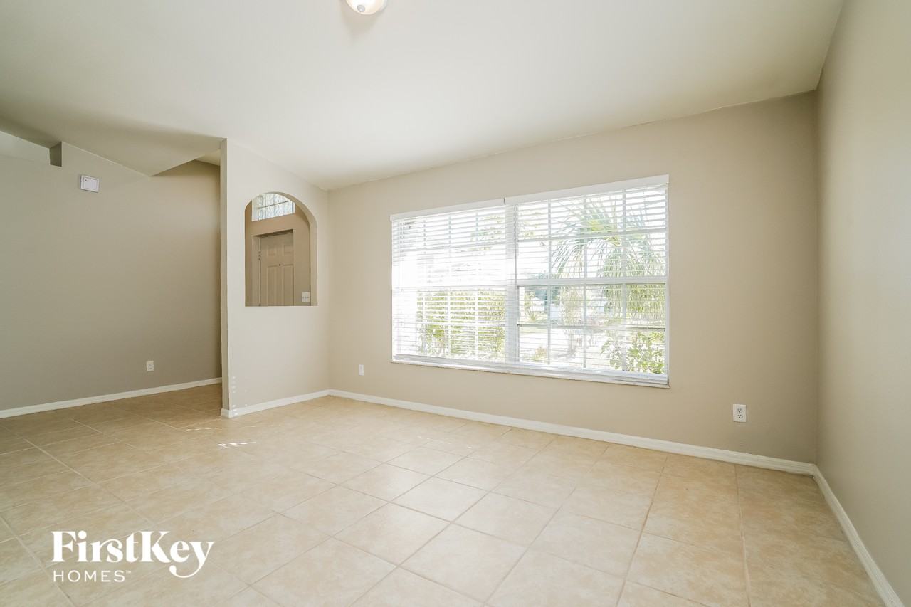 1828 Sw 3rd Pl - Photo 3 of 15