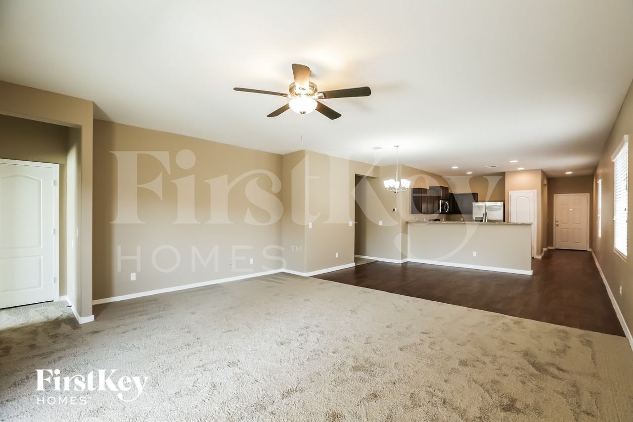 38105 W Isabella Ln - Photo 3 of 14
