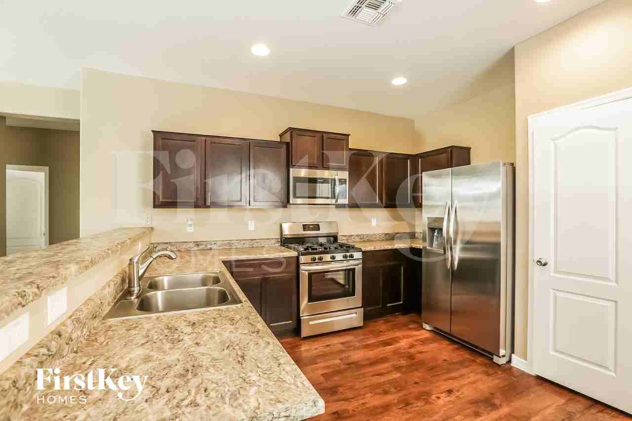 38105 W Isabella Ln - Photo 5 of 14