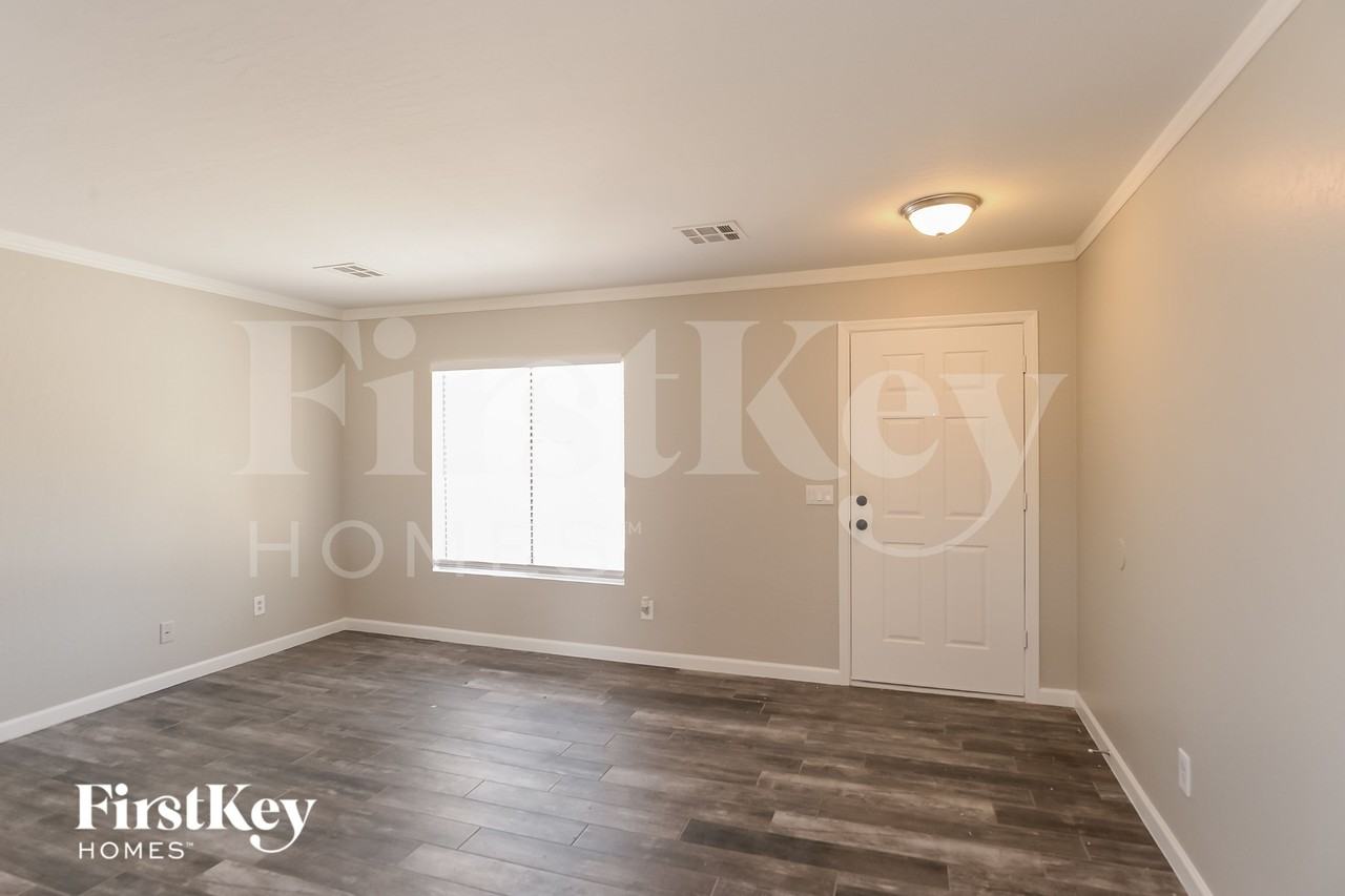28590 N Obsidian Dr - Photo 3 of 15
