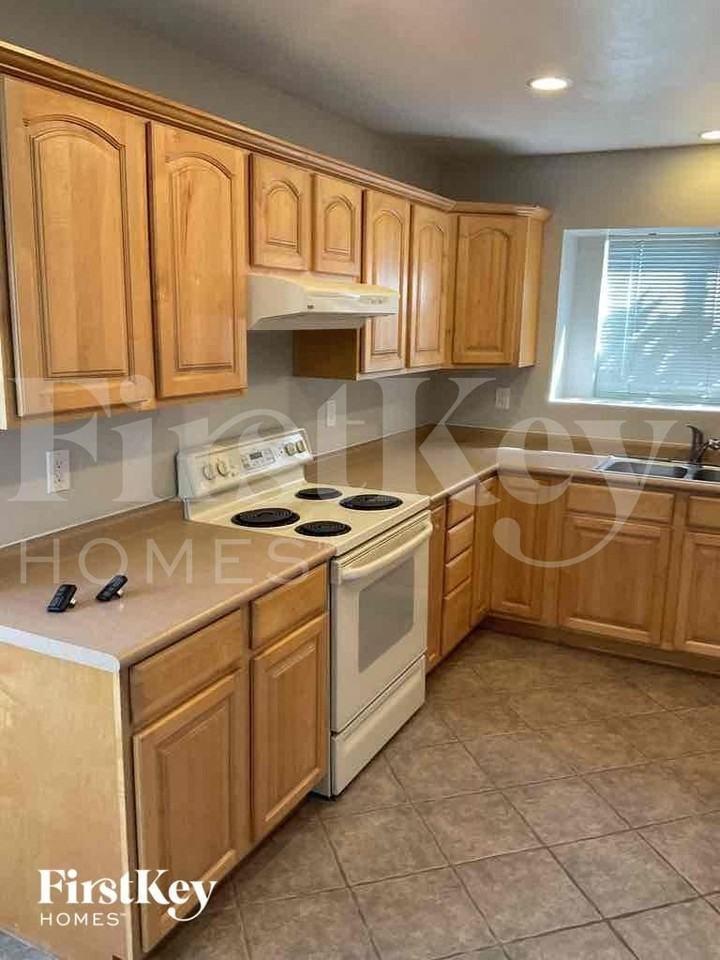 19806 N 47th Ave - Photo 4 of 13