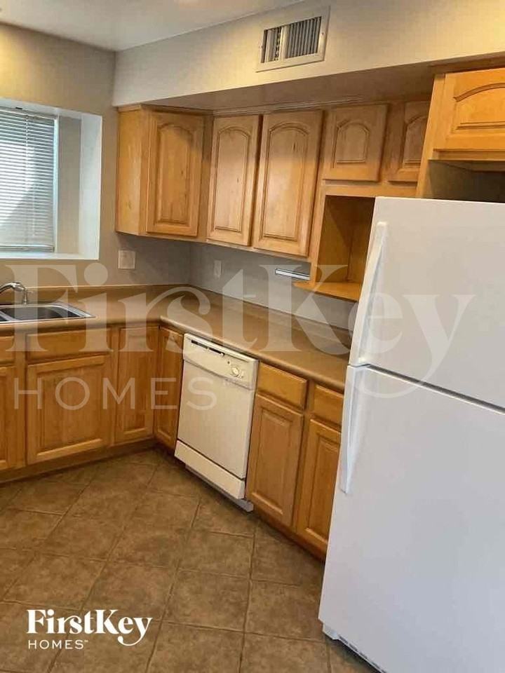 19806 N 47th Ave - Photo 5 of 13