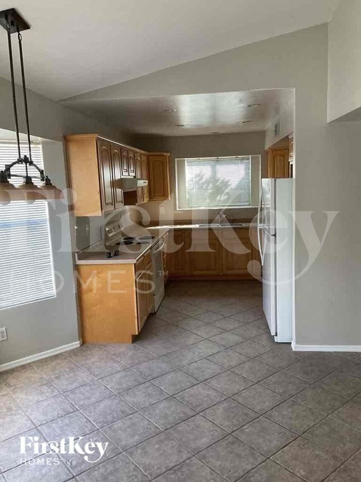 19806 N 47th Ave - Photo 6 of 13