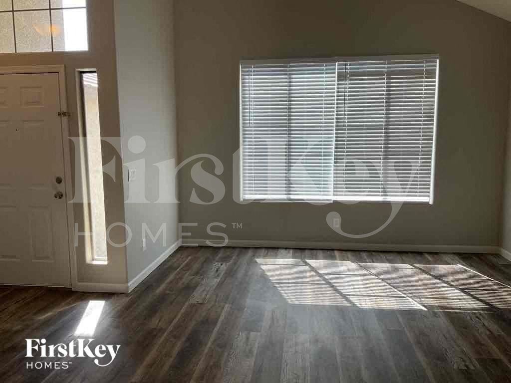 13034 W Ash St - Photo 2 of 14