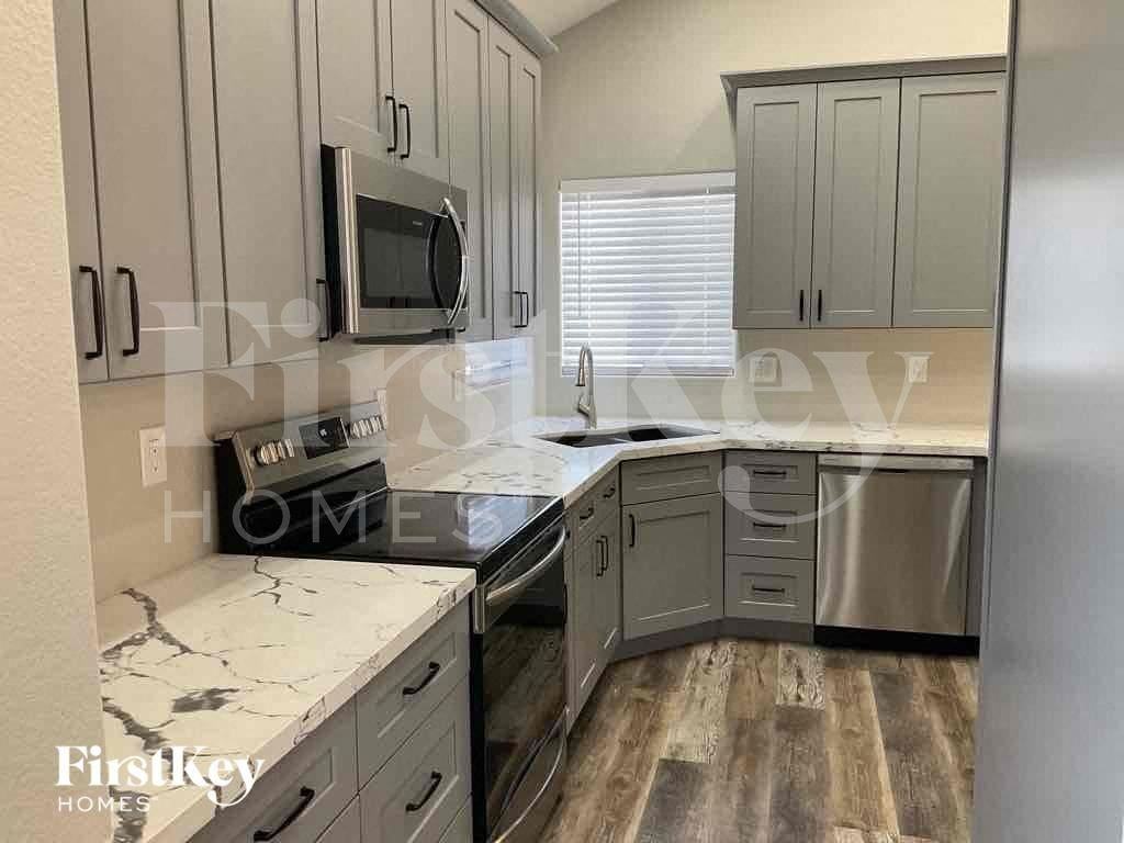 13034 W Ash St - Photo 6 of 14