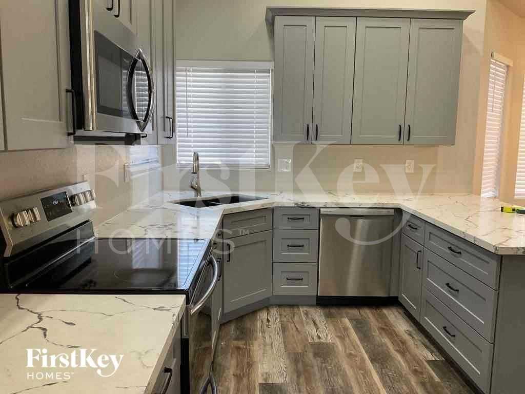 13034 W Ash St - Photo 7 of 14