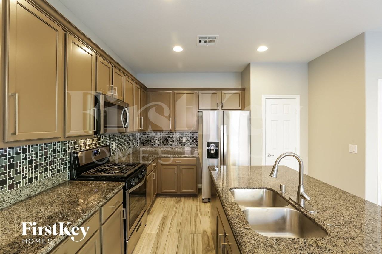 584 Little Moon Ave - Photo 6 of 15