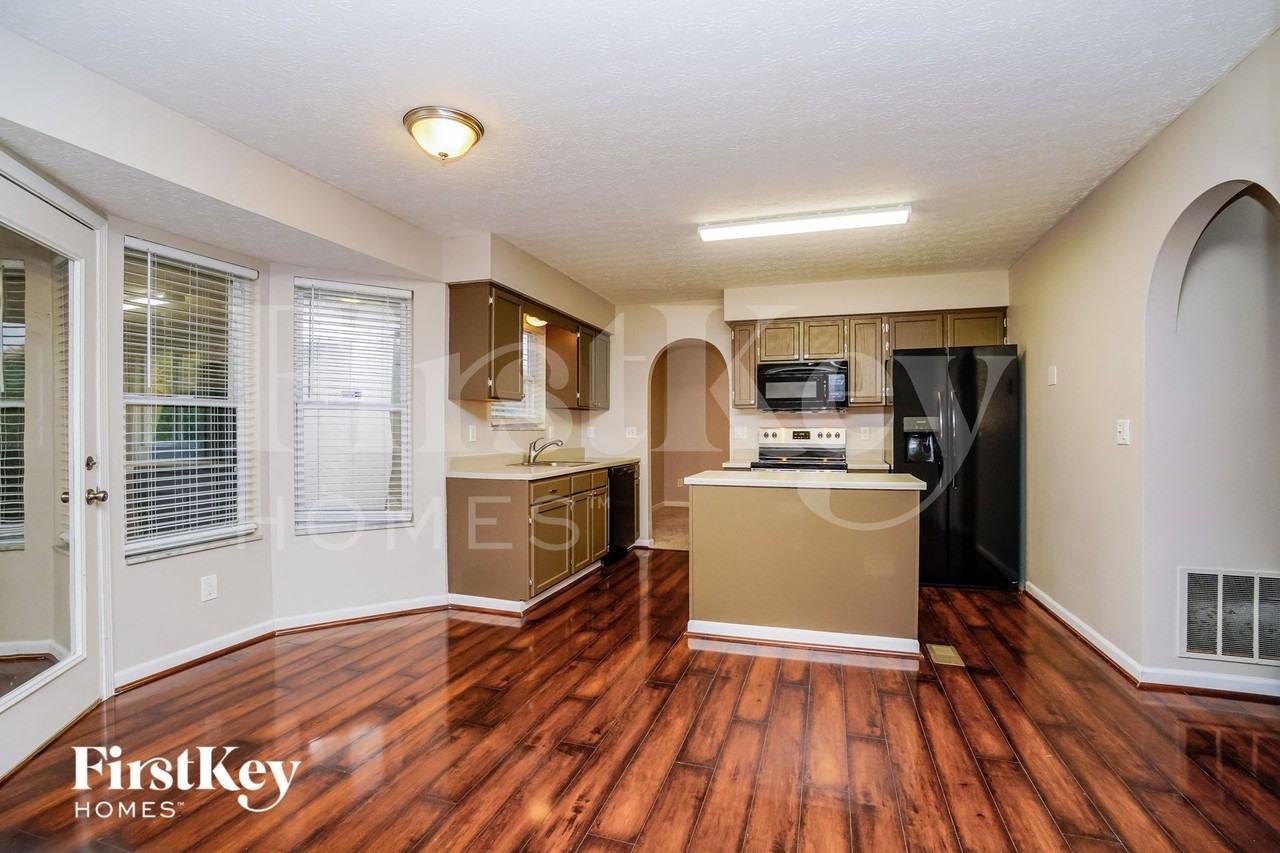 212 Strathsprey Dr - Photo 6 of 15