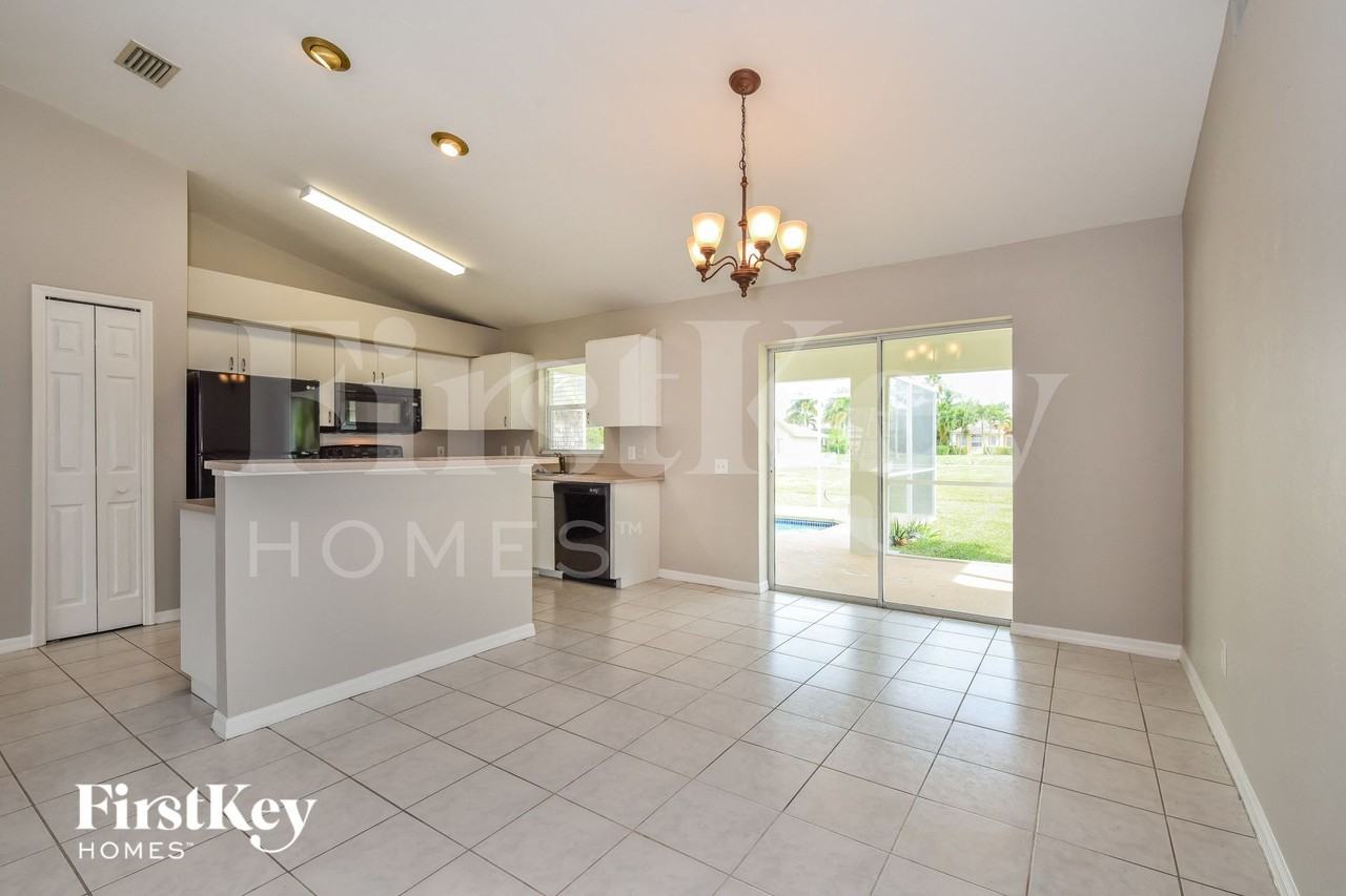 4829 Sw 24th Ave - Photo 4 of 15